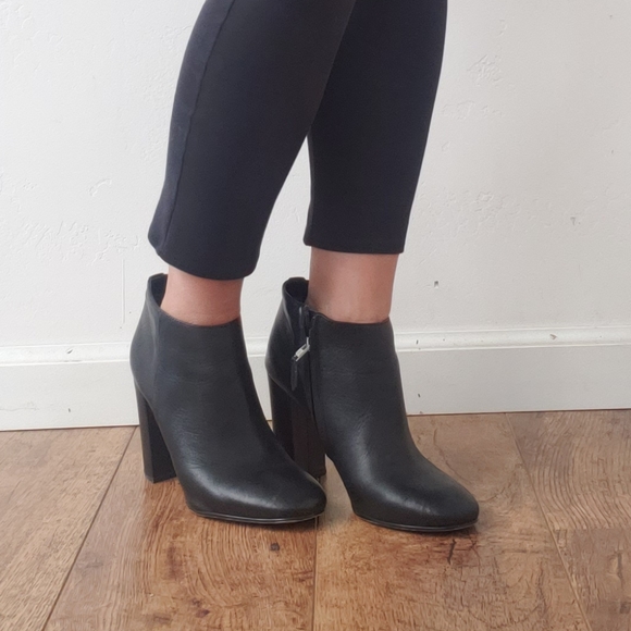 SAM EDELMAN Black Leather Round Toe booties 8 1/2 - Picture 2 of 6